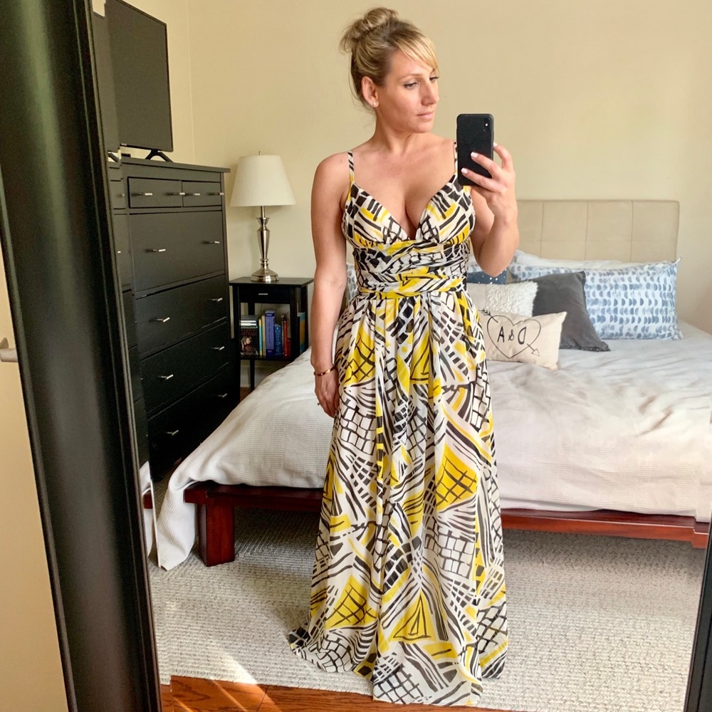 | stunning graphic wrap dress | - Picture 1 of 8